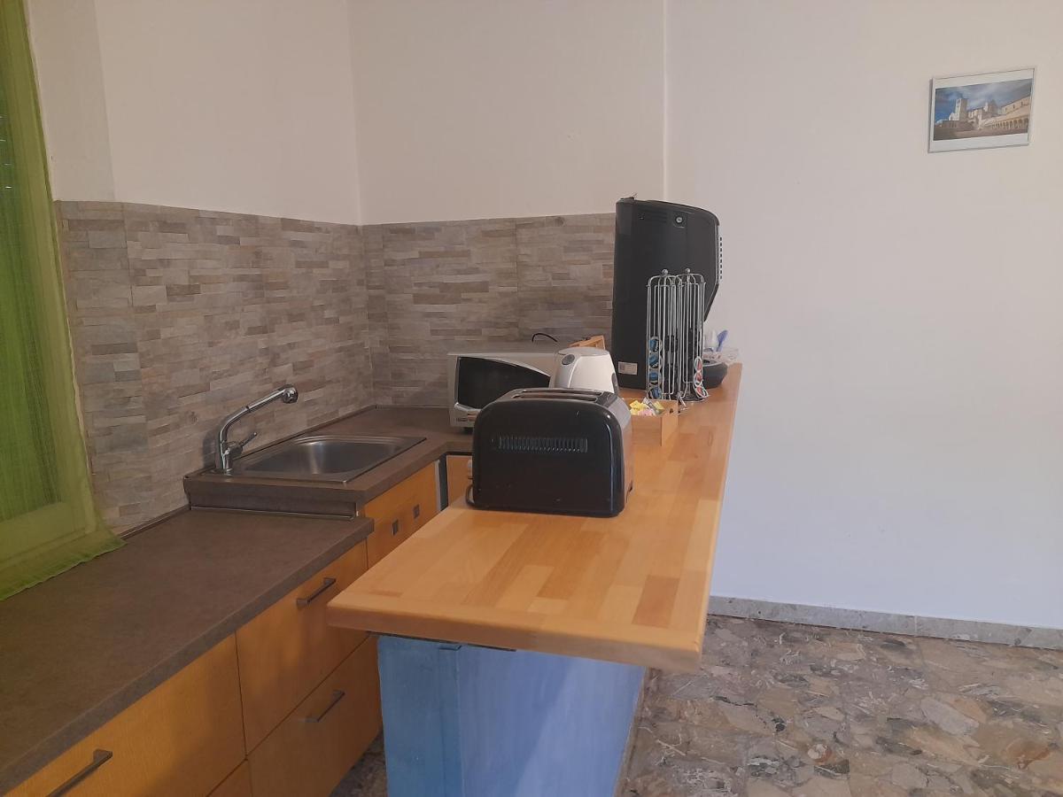B&B Arwen Ponte San Giovanni Bagian luar foto