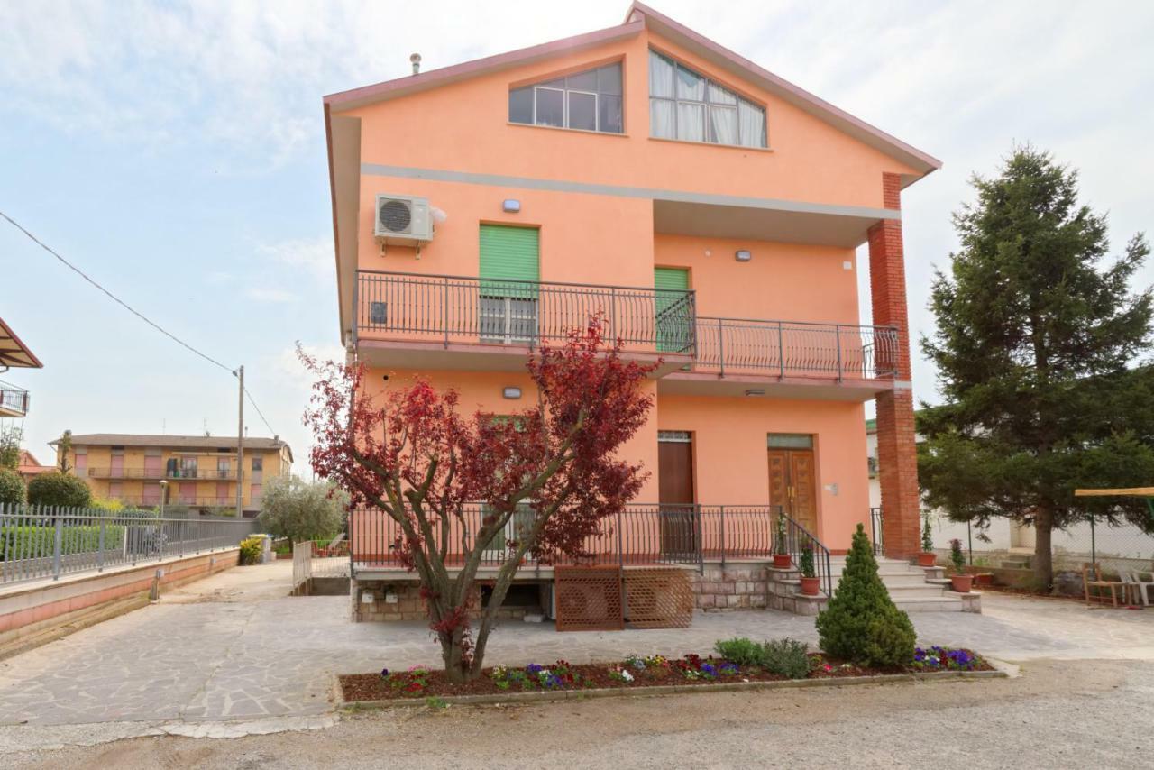 B&B Arwen Ponte San Giovanni Bagian luar foto